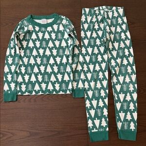 Hanna Andersson Green and White Tree Print Kids Pajamas